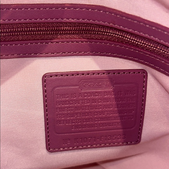 Coach Beige/Pink Signature Satchel 2011 with Kiss Lock Closure 14”x 9.5”x 6” EUC - Picture 7 of 9